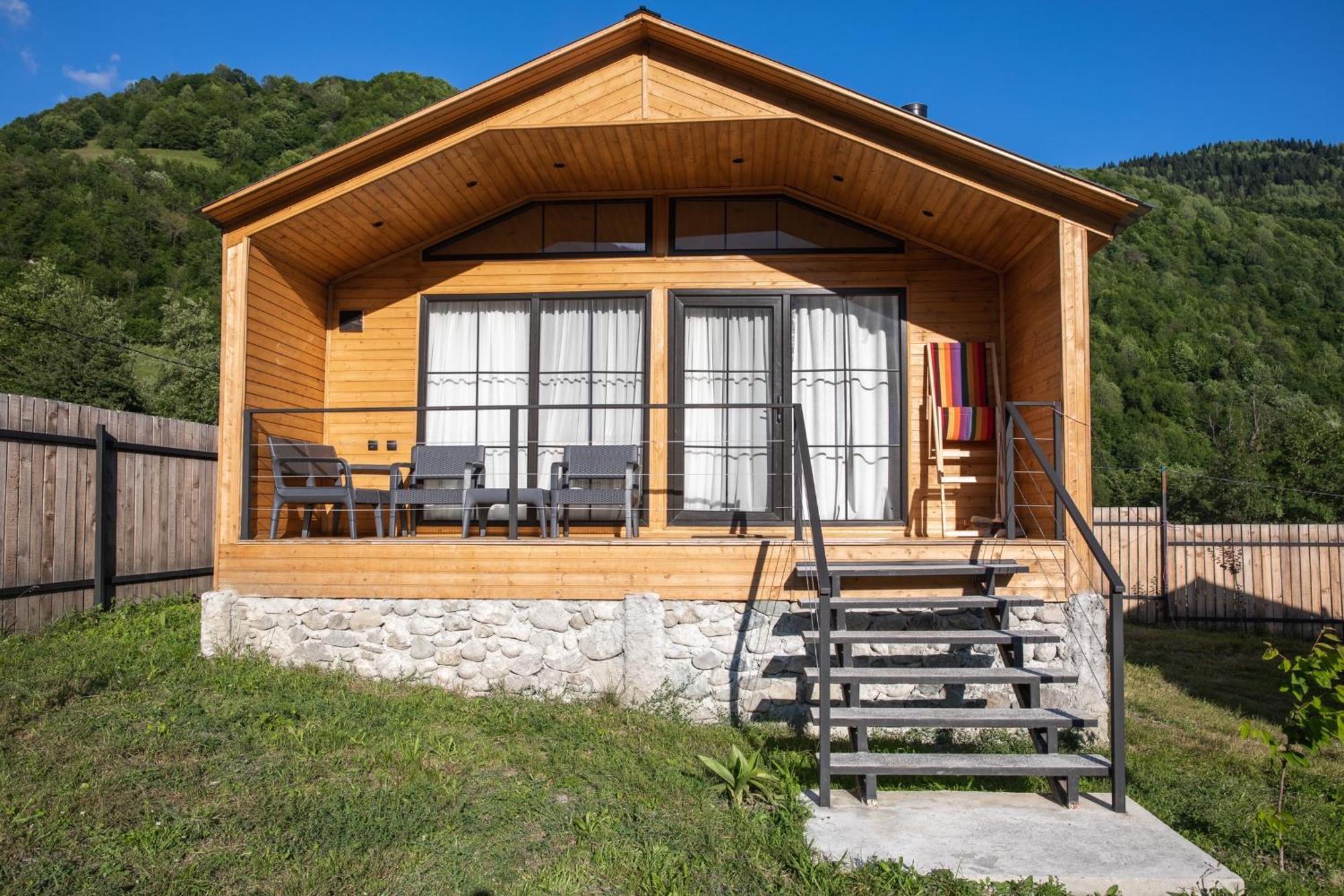 Mestia Villas Екстериор снимка